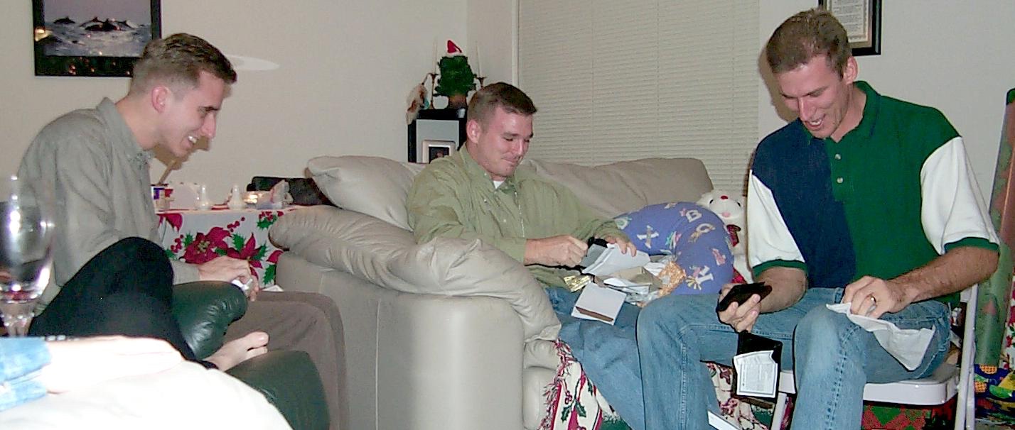 1999-12-22-Brothers-Race-to-open-gifts.jpg